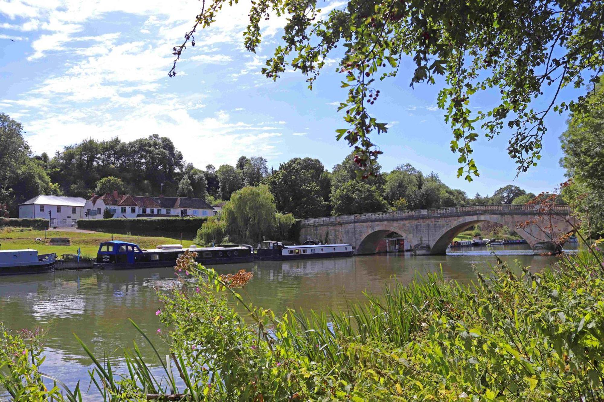 Shillingford Bridge Hotel Wallingford Bagian luar foto