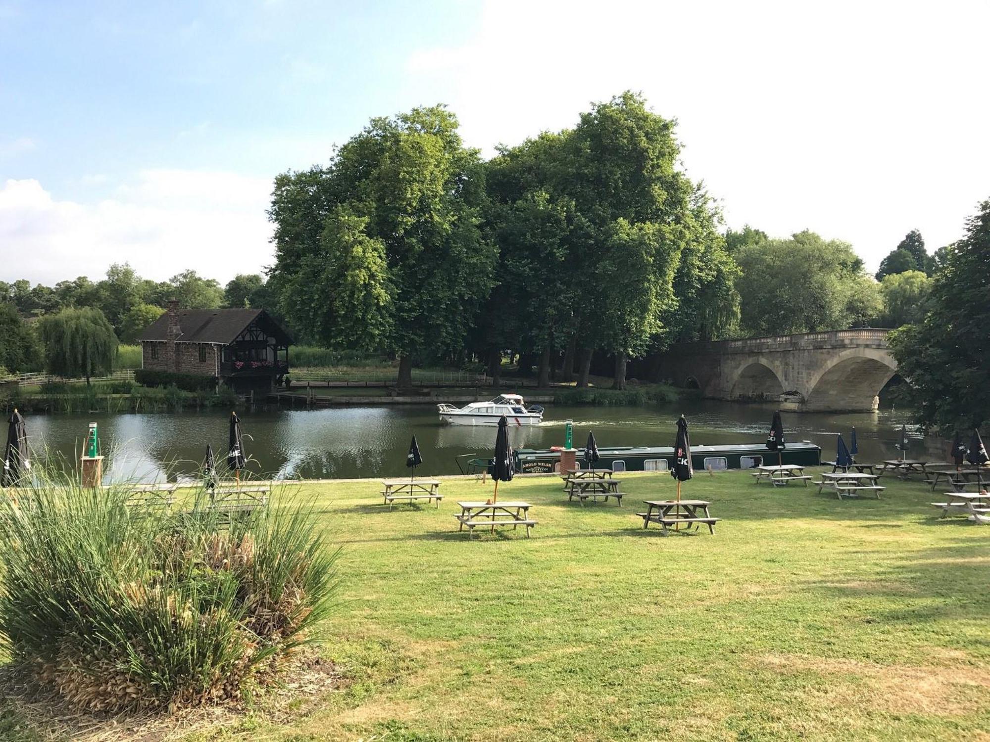 Shillingford Bridge Hotel Wallingford Bagian luar foto