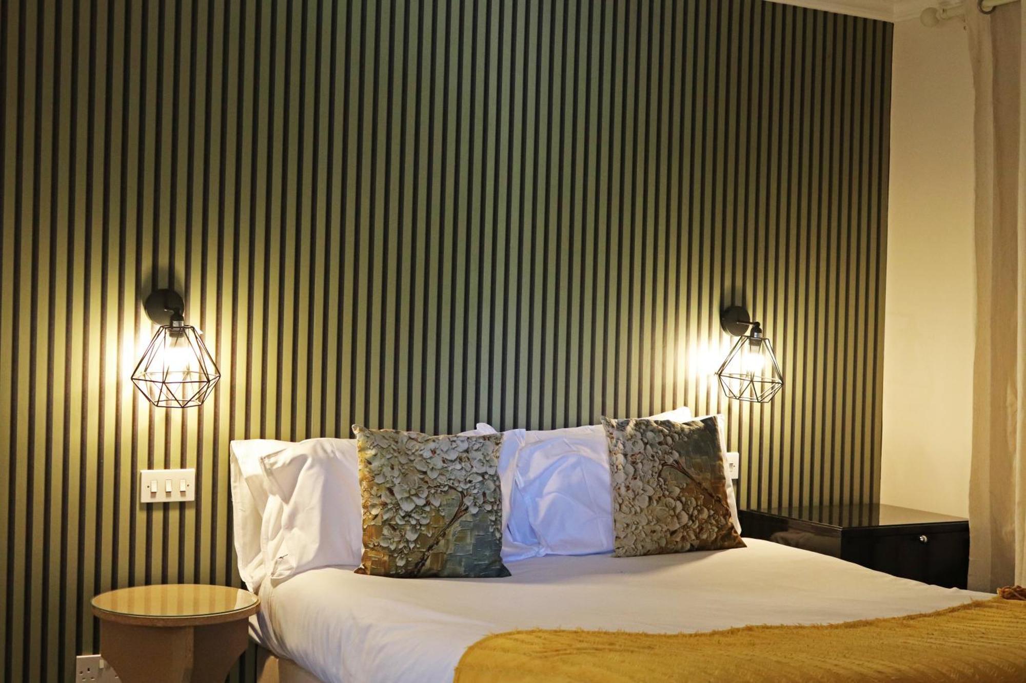 Shillingford Bridge Hotel Wallingford Bagian luar foto