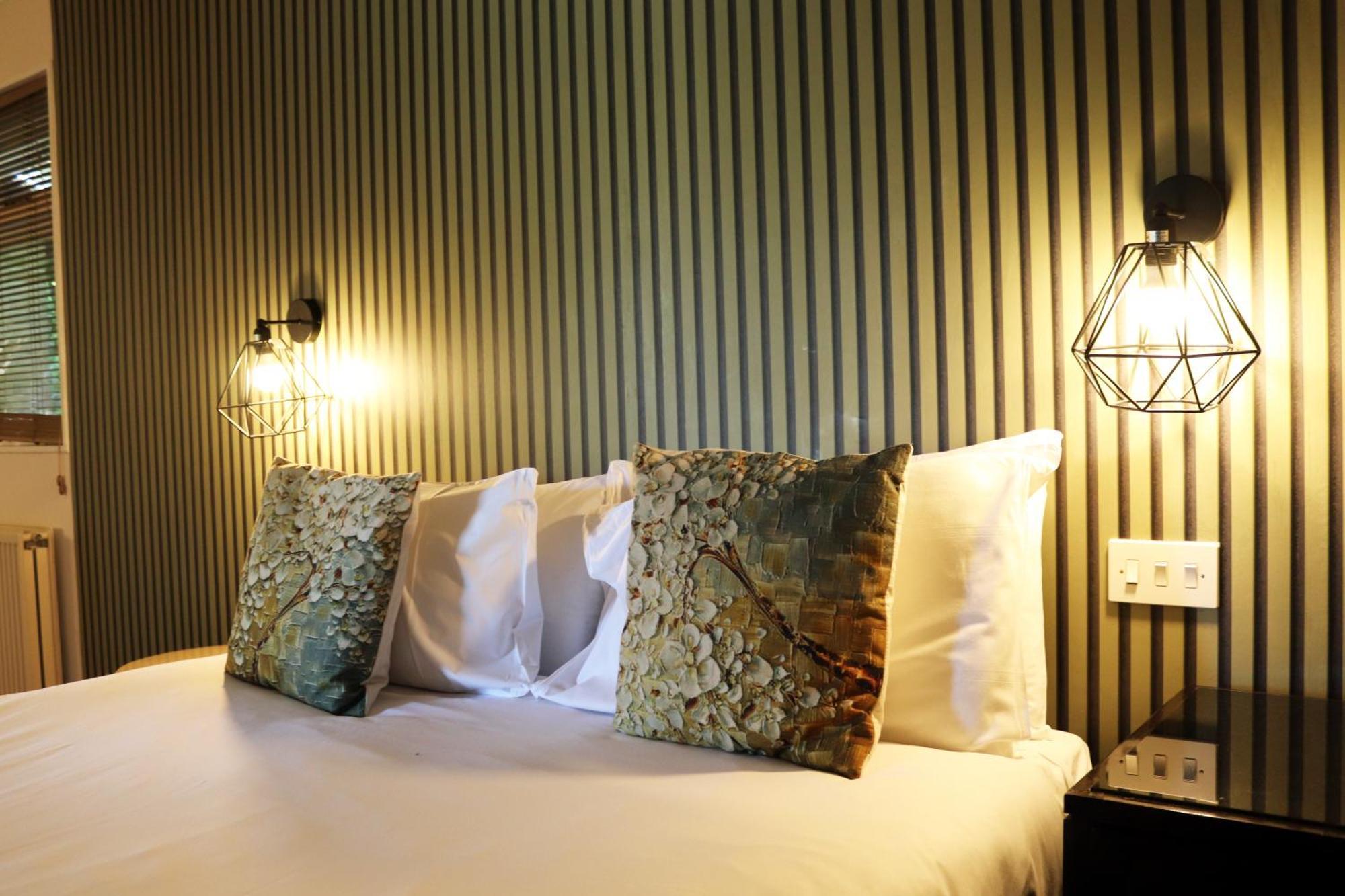 Shillingford Bridge Hotel Wallingford Bagian luar foto