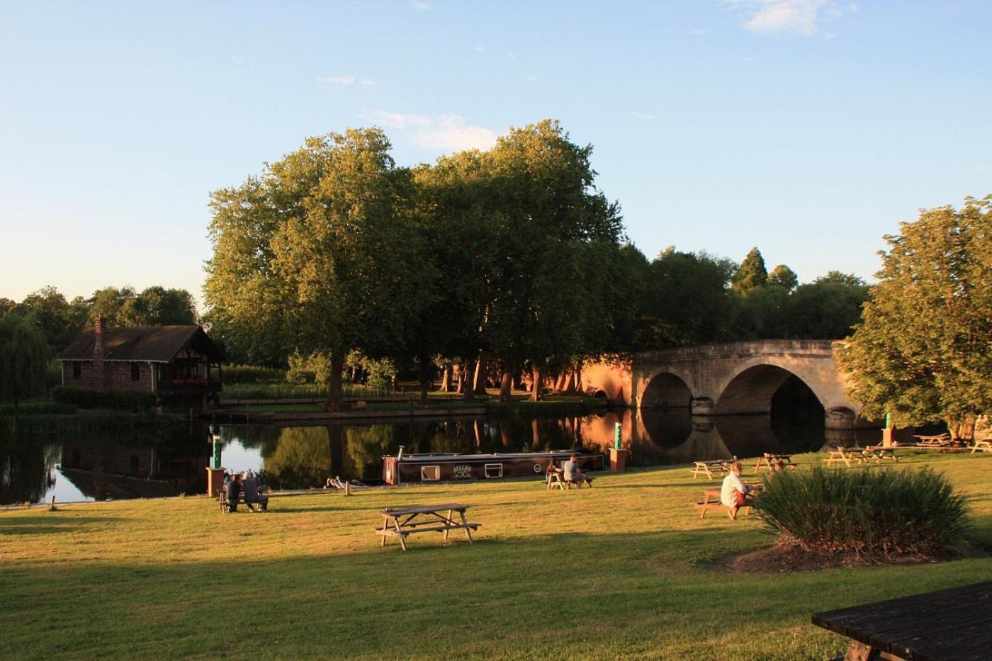 Shillingford Bridge Hotel Wallingford Bagian luar foto